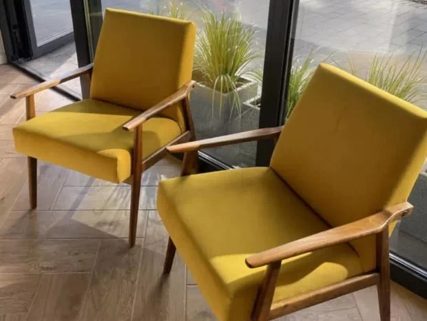 Żółte fotele